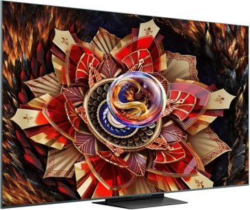TCL 65C9K højopløsnings-tv i sort med ultratynd metalramme, fladskærm på rektangulært centralt stativ, set fra venstre forreste trekvart vinkel