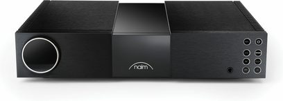 preamplificator stereo Naim Audio NAC 332, panou frontal, carcasă din aluminiu periat negru, buton rotund din aluminiu cromat în stânga, logo Naim central, șapte butoane circulare iluminate în dreapta, conector pentru căști pe panoul frontal