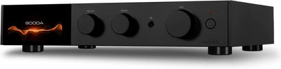 Audiolab 9000A musta stereointegroitu hi-fi-vahvistin, jossa on oranssia aaltoa näyttävä näyttö, 3 pyöreää painiketta ja 1 etupaneelin kuulokeliitäntä