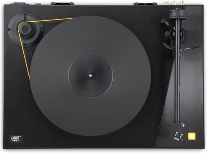 Mofi Electronics UltraDeck + fekete lemezjátszó, felülnézet, masszív tányér és látható sárga hajtószíj