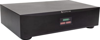 Condizionatore di rete Nuprime PURE-AC6, chassis rettangolare nero, vista in prospettiva, schermo digitale frontale, piedini circolari