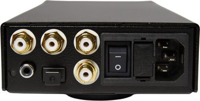 Lehmann Audio Linear D MKII hodetelefonforforsterker, svart bakpanel med RCA-kontakter, jack, bryter og strømtilkobling