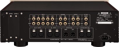 Accuphase C-2300 sztereó előerősítő, hátsó nézet, aranyozott RCA csatlakozók, fekete XLR csatlakozók, tápegység csatlakozók és opciók