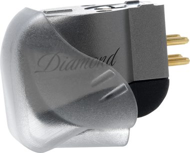 Célula de platina de vinilos Ortofon MC DIAMOND, vista de tres cuartos, tapa de protección transparente, 3 conectores dorados