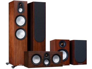 Monitor Audio Silver 500 7G põrandalatid kõlarikomplekt looduslikust pähklist, koosneb 3 kõlarist erinevate suurustega mustade ja hõbedaste kõlariüksustega, eestvaates