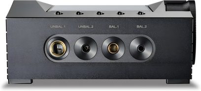 Předzesilovač sluchátek Astell&Kern ACRO CA1000T černý, pohled zepředu, 4 symetrické a asymetrické výstupy pro sluchátka, 5 tlačítek