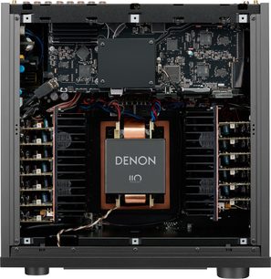 Denon AVC-A110 Anniversary hjemmebiografsforstærker, indvendigt syn der viser printplader, elektroniske komponenter og kobbervarmeafledning