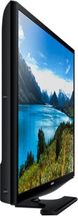 Samsung UE28J4100 fladskærms-TV, der viser et landskab med sneklædte bjerge og en turkisblå sø