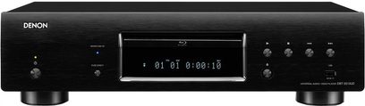 Čierny 4K Blu-ray prehrávač Denon DBT-3313UD, pohľad spredu, modrý displej, tlačidlá a konektory na prednom paneli