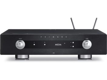 Amplificatore hi-fi stereo Primare I35 prisma nero, vista frontale, 2 manopole rotanti argentate, display LED "MEDIA", 2 antenne Wi-Fi