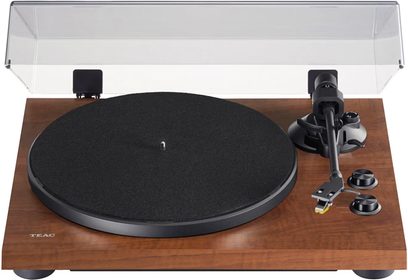 Gramofon TEAC TN-280BT ořech, černý talíř, raménko s přenoskou, na obdélníkovém dřevěném podstavci