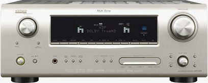 Denon AVR-2309 sølvfarvet hjemmebiograf-forstærker, set forfra, blå skærm, mange knapper og tilslutninger