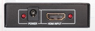 Rozdzielacz HDMI 1 na 2 Lindy 38057, czarny, widok z przodu, z gniazdem HDMI żeńskim, czerwonymi diodami LED i portem zasilania
