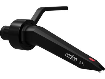 Cellule phono Ortofon Concorde 5E noire mate en plastique et métal, vue trois-quarts, corps effilé avec levier angulaire, logo blanc et pastille rouge près de la pointe