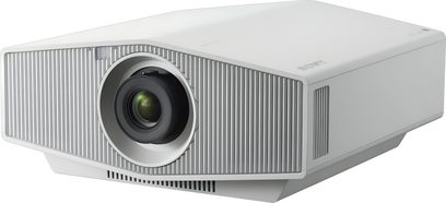 Sony BRAVIA Projector 7 — VPL-XW5100ES hvid plast med mat finish, blødt rektangulært kabinet med rillet front, centralt sort objektiv og ventilationsgitre på siderne, set fra højre forreste trekvartsvinkel