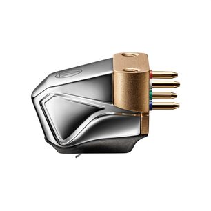 Gramofonová přenoska Audio Technica AT-ART20 z bočního pohledu, stříbrné kovové tělo a zlatý blok se čtyřmi barevně označenými piny
