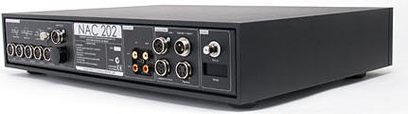 Naim Audio Nac 202 sort forstærker, set forfra, med stik og betjeningsknapper på forsiden