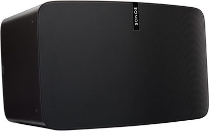 Trådløs, tilsluttet Sonos PLAY:5 serie 2 højttaler i sort, set forfra, med afrundet rektangulær form og sort gitter