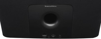 Trådløs forbundet Bowers & Wilkins A5 højtaler i sort, nærbillede forfra, bikubegitter i midten