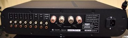 Čierne predzosílené trubkové hi-fi zariadenie Lector Audio ZXT-70, pohľad spredu, 8 trubíc, ovládacie gombíky a konektory na prednom paneli, čierny rám