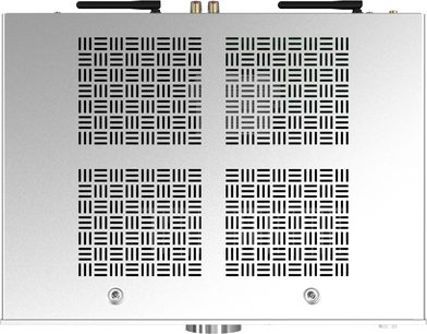 Sølvfarget hi-fi-forsterker Onkyo ICON A‑50 i aluminium, sett ovenfra, fire kvadratiske ventilasjonsrister, to bakre antenner