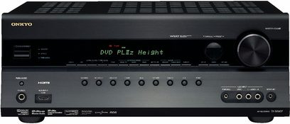 Onkyo TX-SR607 sort home cinema receiver, set forfra, sort frontpanel med sølvfarvede knapper og drejeknapper, blåt display