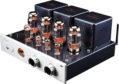 Amplificatore integrato stereo a valvole Cayin MT50 Plus KT88 argento in metallo, frontale in alluminio spazzolato con due grandi manopole rotanti e oblò con vu-meter arancione, otto valvole in vetro incandescente su base laccata blu notte e tre trasformatori cubici sul retro, vista di tre quarti anteriore