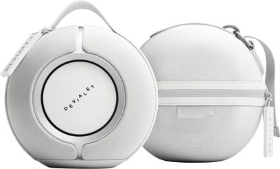 Kaasaskantav valge bluetooth-kõlar DEVIALET Mania, vaade eest ja tagant, sfääriline kuju integreeritud käepidemega