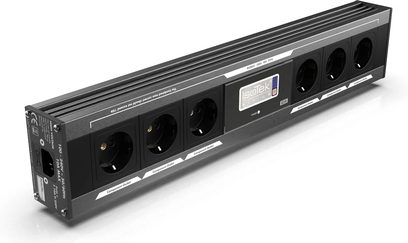 IsoTek EVO3 Sirius sort multiprisestik, 6 stikkontakter, individuelle kontakter, perspektivisk frontvisning