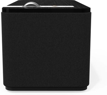 Bezdrôtový pripojený reproduktor Klipsch The One Plus v čiernej farbe, pohľad spredu, textilná mriežka, strieborné ovládacie koliesko