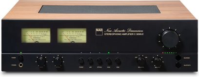 NAD C 3050 LE stereo hi-fi forstærker, lyst træ og sort aluminium chassis, VU-metre, display, knapper, hovedtelefonstik