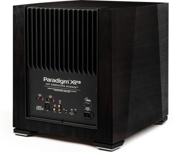 Caisson Paradigm XR 13 v černé barvě, pohled zepředu, černá mřížka, ovládací panel s tlačítky a konektory na zadní straně