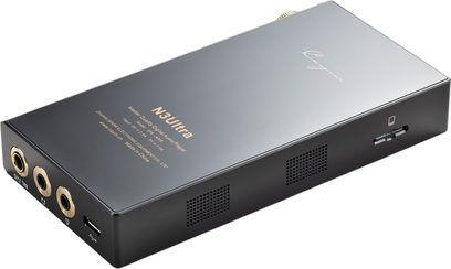 Lettore audiofilo Cayin N3 Ultra in metallo nero opaco, vista prospettica posteriore sinistra, con iscrizioni dorate sulla parte superiore, tre prese audio con bordo dorato e una porta USB-C sul lato anteriore, griglie di aerazione laterali e rotella del volume dorata parzialmente visibile