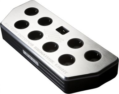 Siltech Octopus Signature Eight Cu černá přepěťová/rozdvojovací zásuvka, horní část z kartáčovaného stříbrného kovu, 8 kulatých zásuvek, vypínač, šikmý pohled
