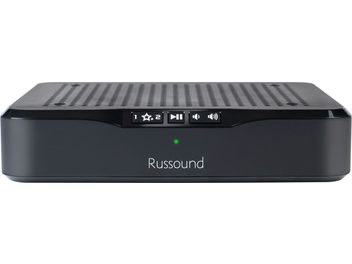 Russound MBX-AMP stereo hi-fi stiprintuvas, juodas priekinis skydelis, ventiliacijos grotelės, mygtukai, LCD ekranas, santūrus dizainas