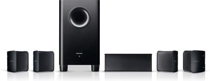 Pioneer S-HS100 højttalerpakke bestående af en sort subwoofer, 4 sorte satellithøjttalere og en sort centerhøjttaler