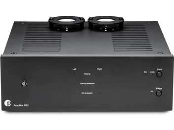 Võimendusaste Pro-Ject Amp Box RS2 must, eestvaade, must korpus ülemiste restidega ja nuppudega paremal