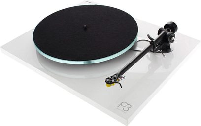 Toca-discos Rega Planar 3 branco lacado, braço de leitura preto, prato preto fosco, vista superior ligeiramente de lado