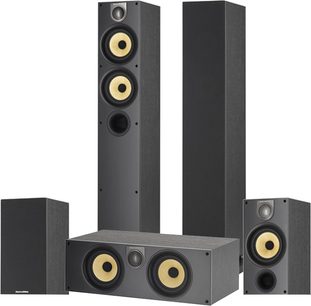 To højttalersøjler og tre kompakte højttalere fra Bowers & Wilkins 684 S2 i sortbøget finish, set forfra