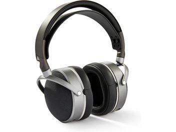 Cuffie hi-fi cablate chiuse Audeze LCD-S20 grigio argento e nero in alluminio e pelle sintetica, ampi padiglioni ovali con rete nera e doppio archetto imbottito, vista tre quarti anteriore
