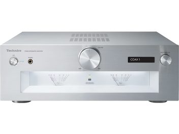 Wzmacniacz stereo hi-fi Technics SU-G700M2E-S w kolorze srebrnym, widok z przodu, panel przedni z przyciskami, pokrętłami, wyświetlaczem, gniazdami słuchawkowymi i pomocniczymi