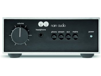 Ampli hi-fi stereo Naim Audio NAIT 50, pohled zepředu, černý panel s argentovými tlačítky a konektory jack, ovládací kolečko hlasitosti