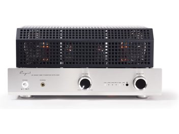 Cayin CS-300A sølv stereo integreret rørforstærker, set forfra, frontpanel i børstet aluminium med stor central volumenknap, lille baggrundsbelyst tænd/sluk-knap og hovedtelefonudgang til venstre, drejevælger og lysindikatorer til højre, sort perforeret topdæksel der afslører rørene