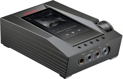 Předzesilovač sluchátek Astell&Kern ACRO CA1000T černý, pohled zepředu v perspektivě, s displejem, ovládacím kolečkem a konektory pro sluchátka na přední straně