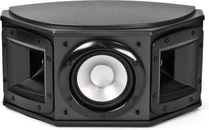 Klipsch Synergy S-10 sort højttaler, set forfra tæt på, trapezformet kabinet med rund centralhøjttaler og to siderefleksporte
