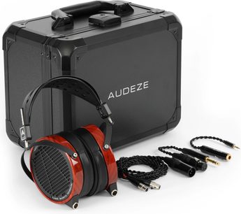 Căști hifi cu fir deschise Audeze LCD-2 Padauk, vedere laterală, bandă de susținere neagră, cupe din lemn, grilaj metalic, cabluri și conectori variați, carcasă de transport neagră cu mâner