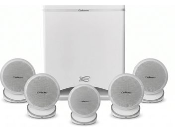 Hvidt Cabasse 5.1-hjemmebiografsæt med rektangulær subwoofer og fem runde satellithøjttalere