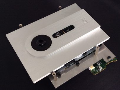 Atoll Electronique CD400SE sølvfarvet CD-afspiller, set oppefra, låg åben, synligt mekanisk system, sølvfarvet frontpanel