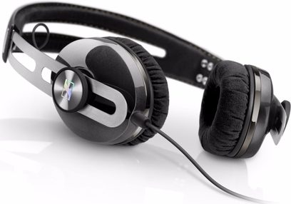 Sennheiser Momentum On-Ear M2 hovedtelefoner i sort, åben circumaural design, set fra venstre profil, med polstrede ørepuder og hovedbøjle