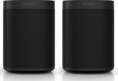 To cylindriske Sonos One (Gen 2) højttalere i mat sort, med sort gitter over hele højden, "SONOS"-logo øverst, set forfra